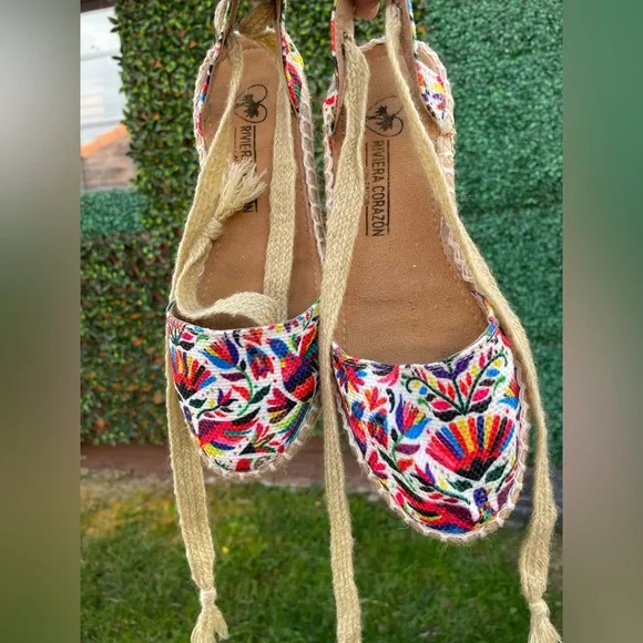 Mexican Embroidery Sandals - Picture 9 of 9